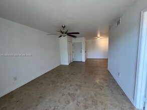 2880 N Oakland Forest Dr in Oakland Park, FL - Building Photo - Building Photo