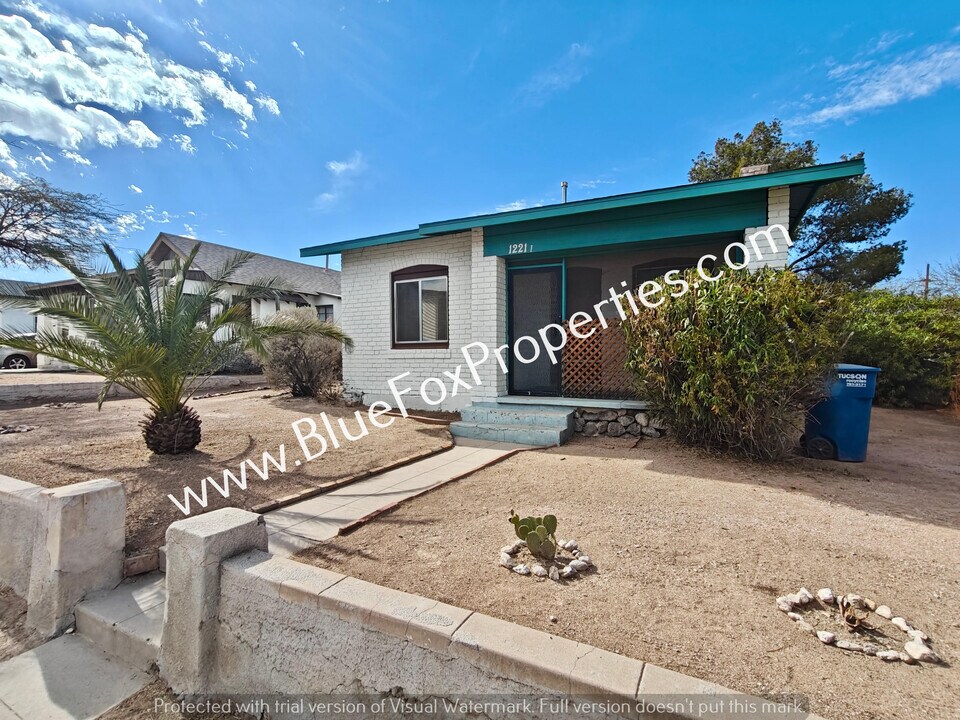 1221 N Tyndall Ave in Tucson, AZ - Building Photo