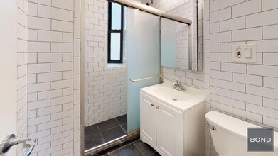 324 E 91st St in New York, NY - Building Photo - Building Photo