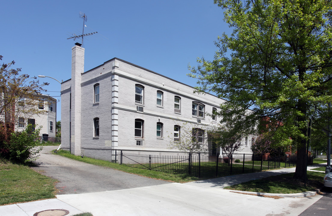 420 Oklahoma Ave NE in Washington, DC - Building Photo