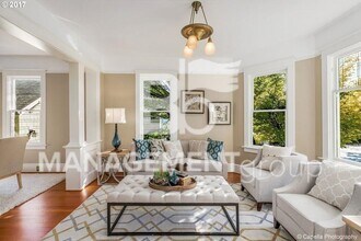 0301 SW Nebraska St in Portland, OR - Building Photo - Building Photo