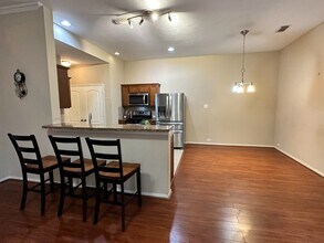 5302 Canyon Hollow Dr in Houston, TX - Building Photo - Building Photo