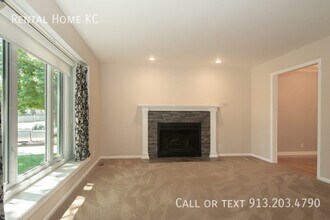 15118 W 83rd St in Lenexa, KS - Foto de edificio - Building Photo
