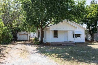 409 W Aldine St in Iowa Park, TX - Building Photo - Building Photo