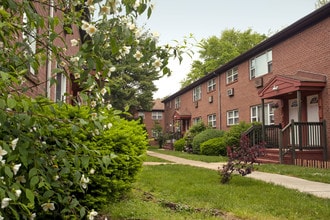 Magnolia Gardens in Highland Park, NJ - Foto de edificio - Building Photo