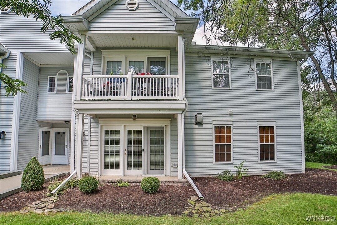 2775 N Forest Rd in Getzville, NY - Building Photo