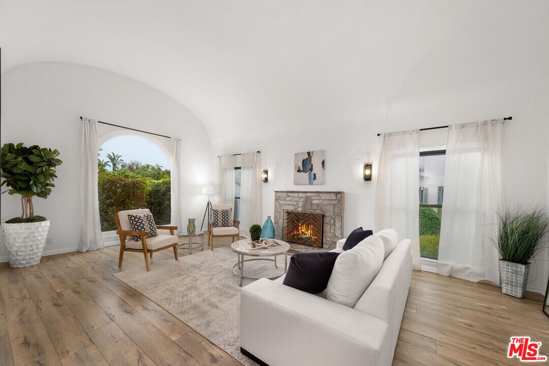 205 S Hamel Dr in Beverly Hills, CA - Building Photo