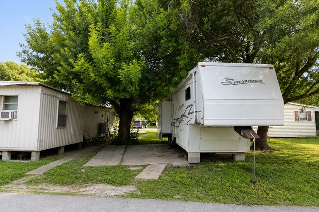 property at 613 N Eye St