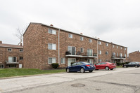 Garfield Villa Apartments in Cleveland, OH - Foto de edificio - Building Photo