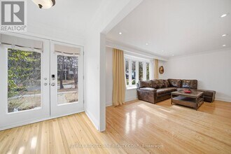 481 Anthony Dr in Oakville, ON - Building Photo - Building Photo