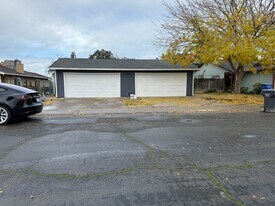 901 Delane Dr in Galt, CA - Building Photo