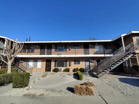502 W 34th St in San Bernardino, CA - Building Photo