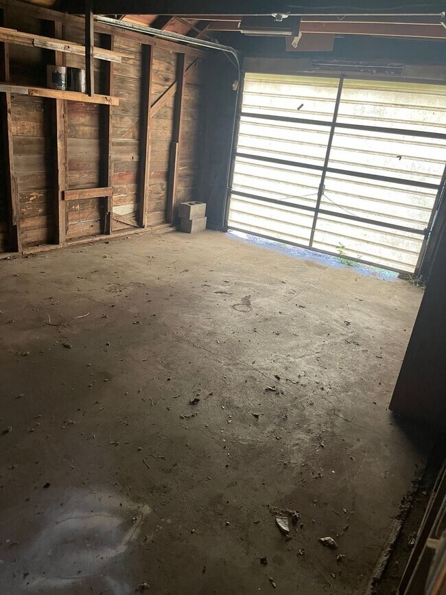 111 W Galle St in Moundridge, KS - Building Photo - Building Photo