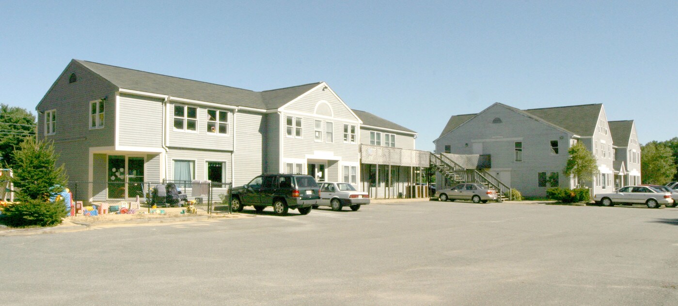 38-42 N Main St in Carver, MA - Building Photo