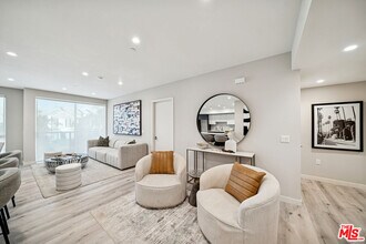 1051 S Corning St in Los Angeles, CA - Building Photo - Building Photo