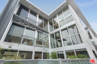 11962 Gorham Ave in Los Angeles, CA - Building Photo