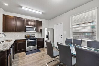 13640 Collier Park Ln in Willis, TX - Foto de edificio - Building Photo