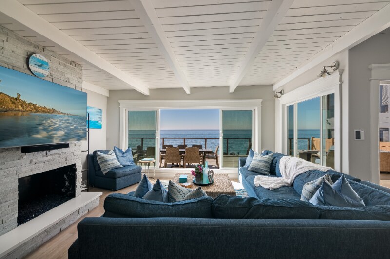 1680 Neptune Ave in Encinitas, CA - Foto de edificio