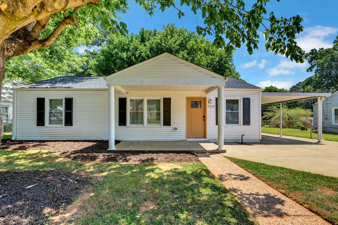 1018 Fairway Dr NW in Huntsville, AL - Building Photo