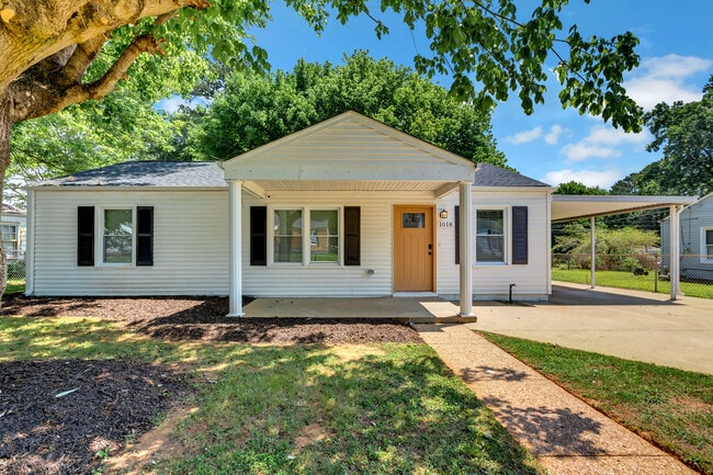 property at 1018 Fairway Dr NW