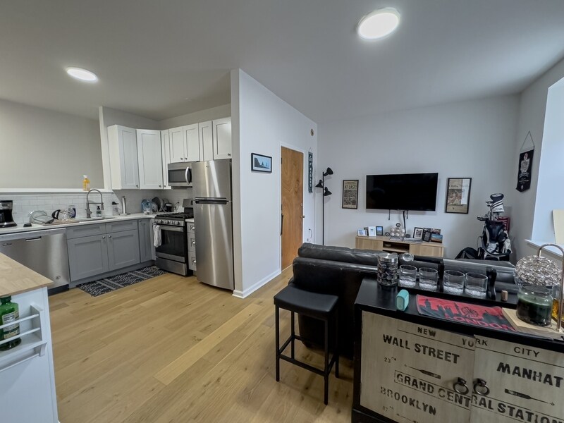 1716 Mt Vernon St in Philadelphia, PA - Building Photo