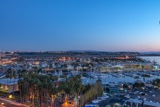Azzurra in Marina Del Rey, CA - Foto de edificio - Building Photo