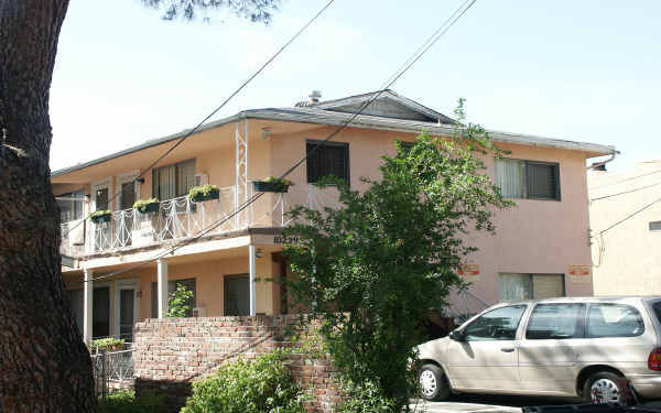 10229 Wilsey Ave in Tujunga, CA - Foto de edificio