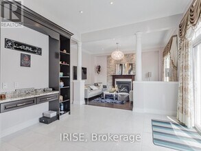 201 Sunset Beach Rd in Richmond Hill, ON - Building Photo - Building Photo