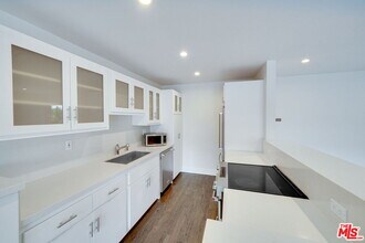 2101 California Ave in Santa Monica, CA - Building Photo - Building Photo
