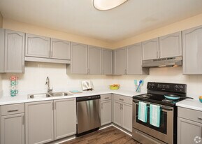 Wynthrope Forest in Riverdale, GA - Building Photo