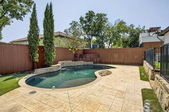 5328 Manett St in Dallas, TX - Building Photo - Building Photo