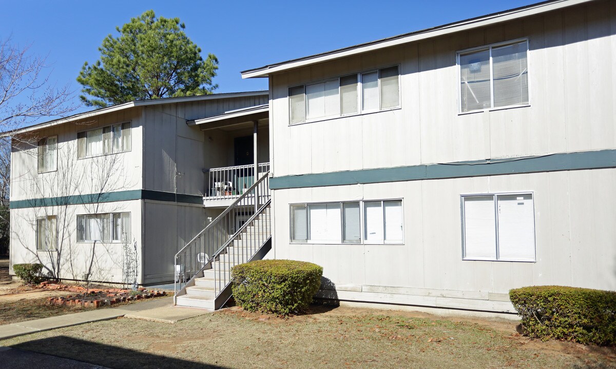 Lynwood Terrace Apartments in Montgomery, AL - Building Photo