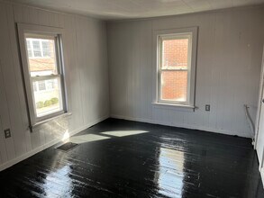 117 N 1st St in Stroudsburg, PA - Foto de edificio - Building Photo