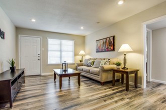 Carolina Apartments in Dallas, TX - Foto de edificio - Interior Photo