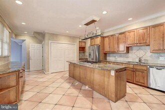 2082 Hunters Crest Way in Vienna, VA - Building Photo - Building Photo