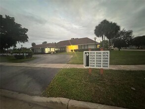 5482 Lakewood Cir S in Margate, FL - Foto de edificio - Building Photo