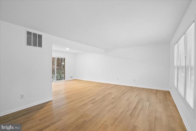 8608 Greeley Blvd in West Springfield, VA - Building Photo - Building Photo