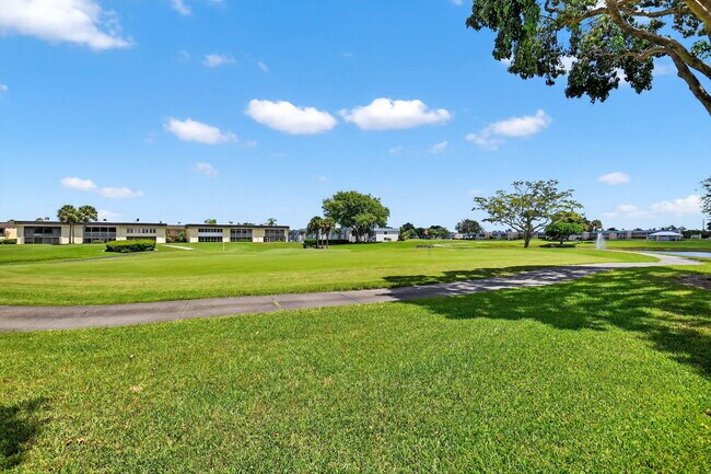 341 Capri H in Delray Beach, FL - Building Photo - Building Photo