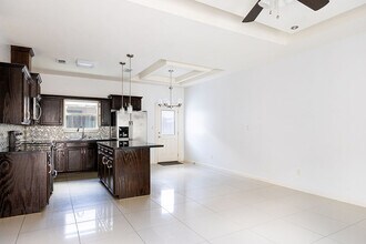 1707 W Smith Dr, Unit 2 in Pharr, TX - Foto de edificio - Building Photo