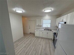3085 Barrett Ave in Naples, FL - Building Photo - Building Photo