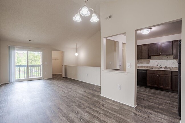 Pavilion Court Apartment Homes in Novi, MI - Foto de edificio - Building Photo