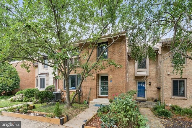 2009 Swans Neck Way in Reston, VA - Building Photo - Building Photo