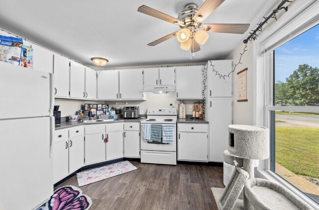 3431 Evergreen Dr, Unit Apt 2