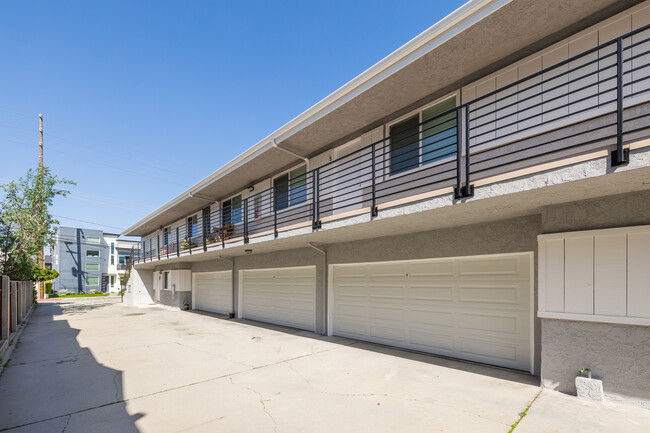 2306 Vanderbilt Ln in Redondo Beach, CA - Building Photo - Building Photo