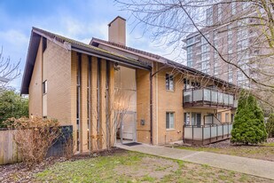 Brunswick in Vancouver, BC - Building Photo