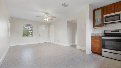 3202 W Rogers Ave in Tampa, FL - Building Photo - Building Photo