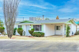 570 S Yaqui Dr in Wickenburg, AZ - Building Photo