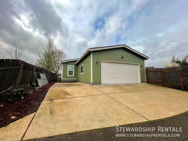 property at 1313 Bramblewood Ln