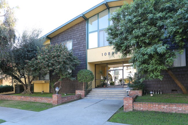 10882 Rose Ave in Los Angeles, CA - Building Photo - Building Photo