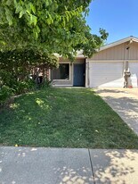 9121 Nasreen Dr, Unit 9121 in Sacramento, CA - Building Photo